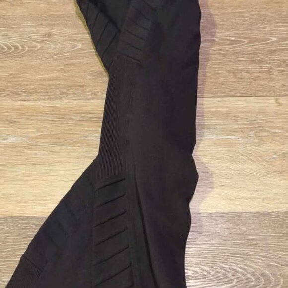 Athleta girl size 12 moto vating tight legging - Picture 4 of 7